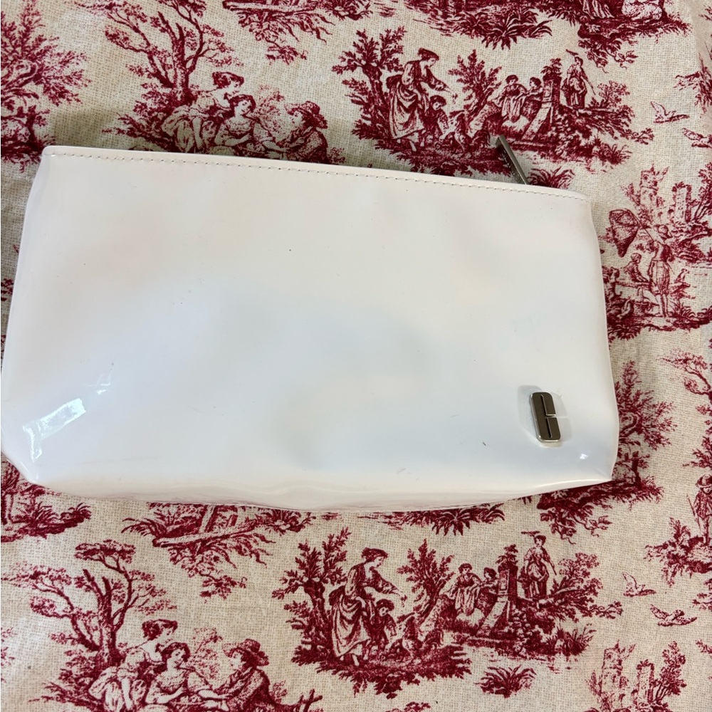 โCโ Clinique White Patent Cosmetic Bag Minimalist Design collectible vintage